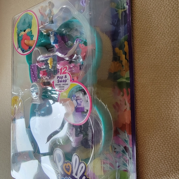 Polly Pocket Otter Aquarium Compact - Picture 5 of 7